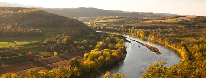 Scenic photo of river